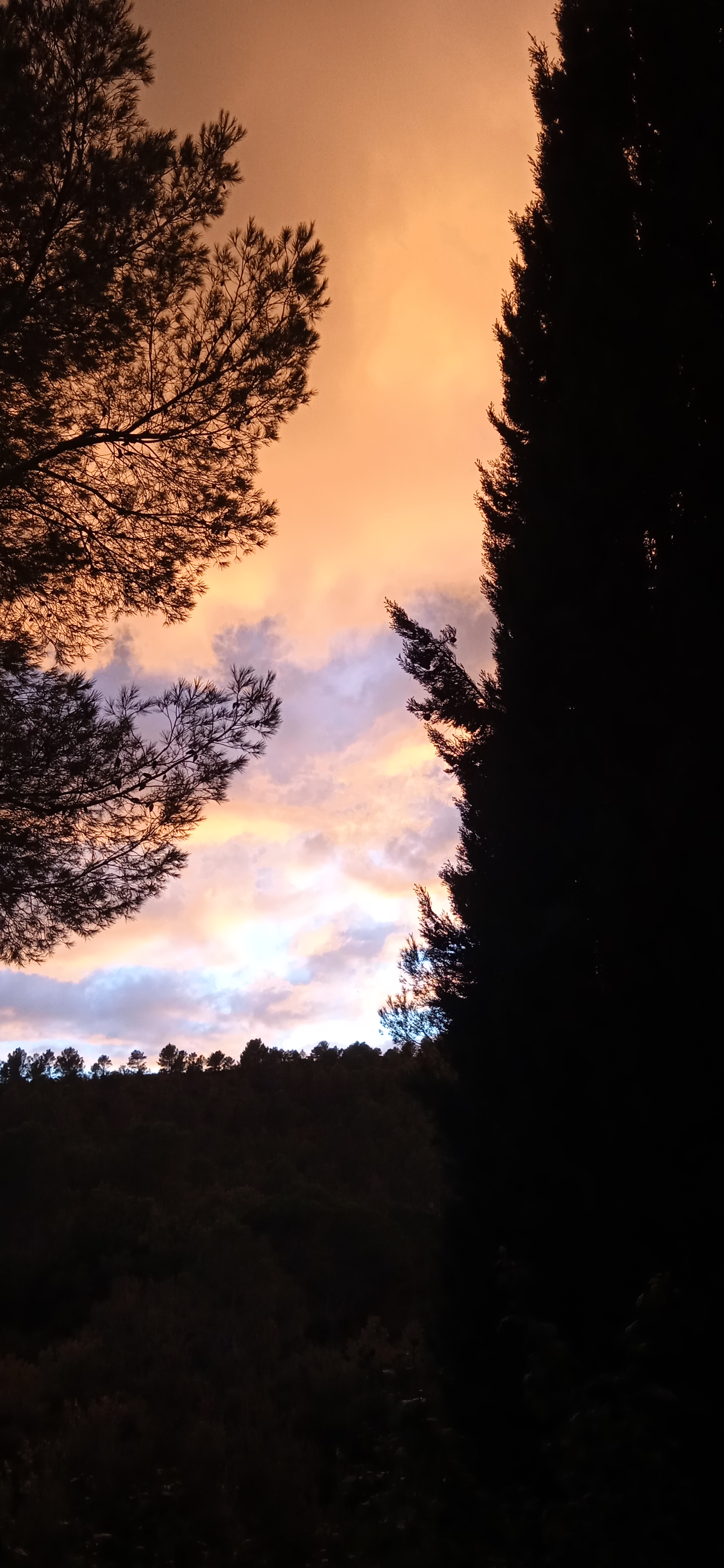 on the 2024-10-18, at 18:41:57, a beautiful sky on the 2024-10-18, at 18:41:57, a beautiful sky