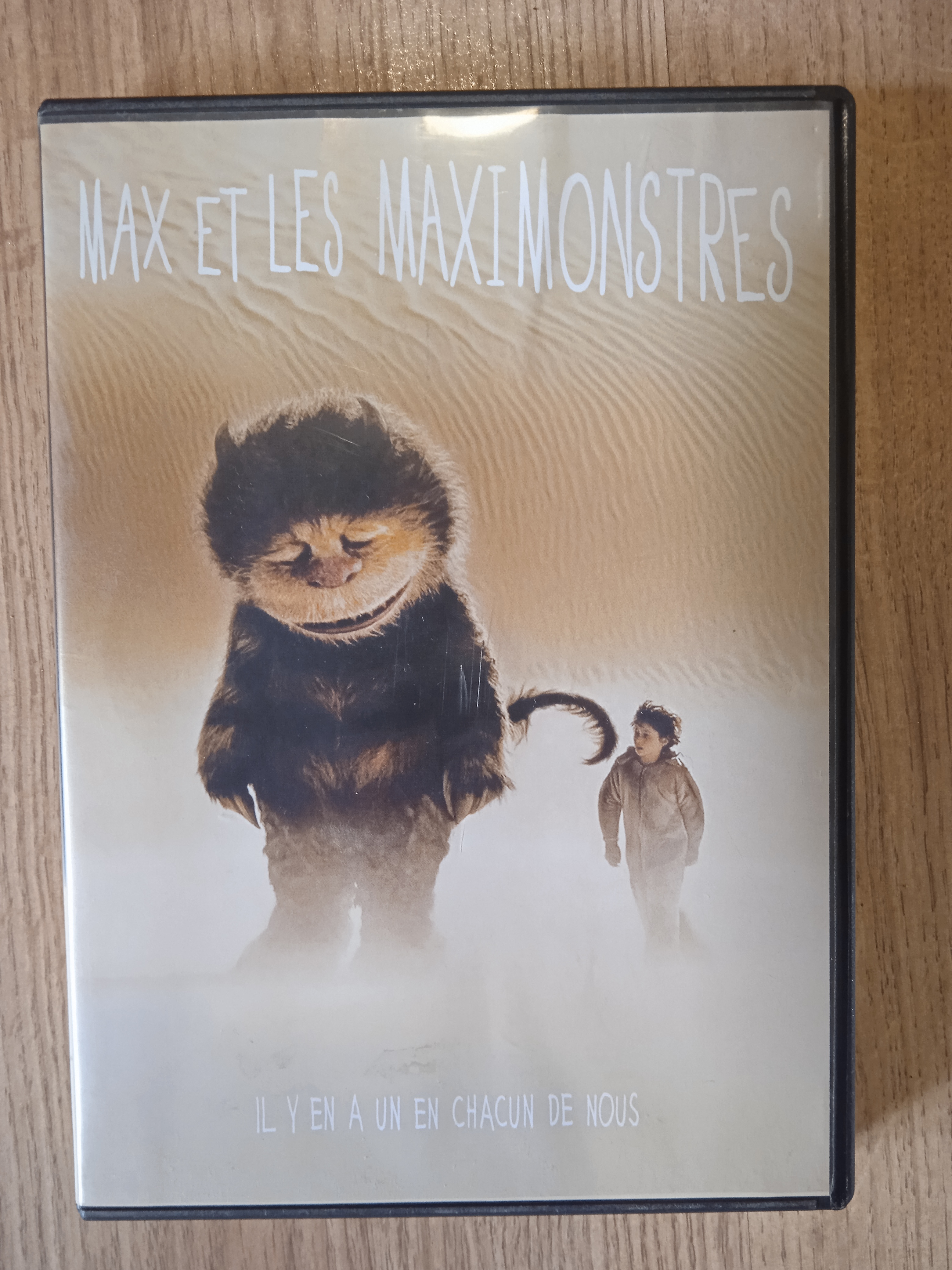 the front side of the French DVD case of Where the Wild Things Are, on which is written „MAX ET LES MAXIMONSTRES: IL Y EN UN EN CHACUN DE NOUS“ („MAX AND THE MAXI-MONSTERS: THERE IS ONE IN EACH ONE OF US“) the front side of the French DVD case of Where the Wild Things Are, on which is written „MAX ET LES MAXIMONSTRES: IL Y EN UN EN CHACUN DE NOUS“ („MAX AND THE MAXI-MONSTERS: THERE IS ONE IN EACH ONE OF US“)